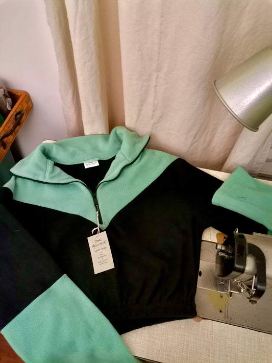 Crop, fleece  pullover with zipper